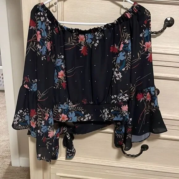 Parker Off shoulder blouse  - Picture 6 of 6